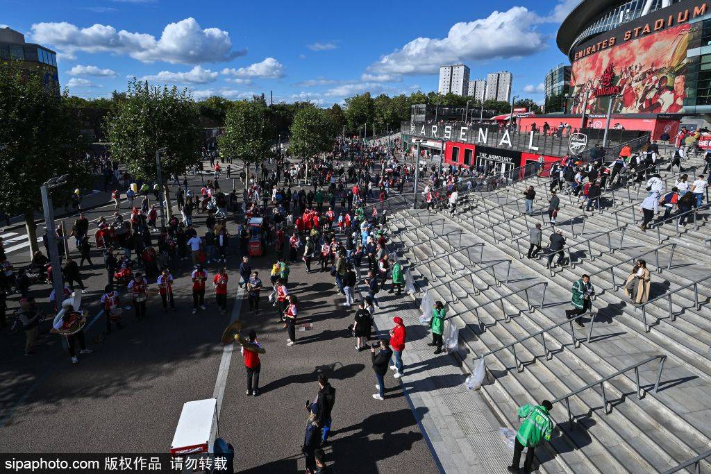 反映了足球, 面的分析